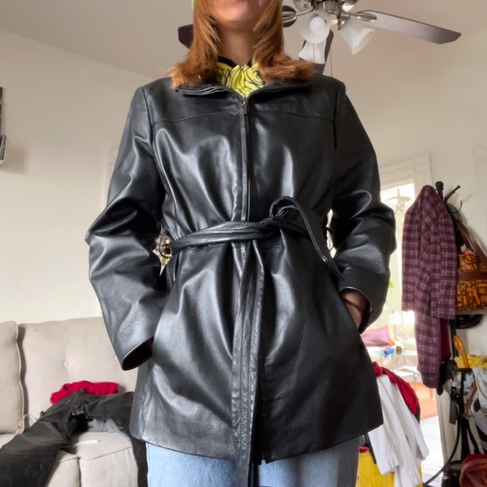 Black leather worthington 90s jacket. Comes with a belt to sinch the waist.